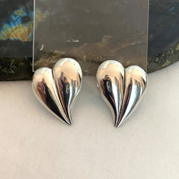 Sterling Silver 925 1.19" Asymmetrical Curved Puffy Heart Stud Earrings - Picture 3 of 16